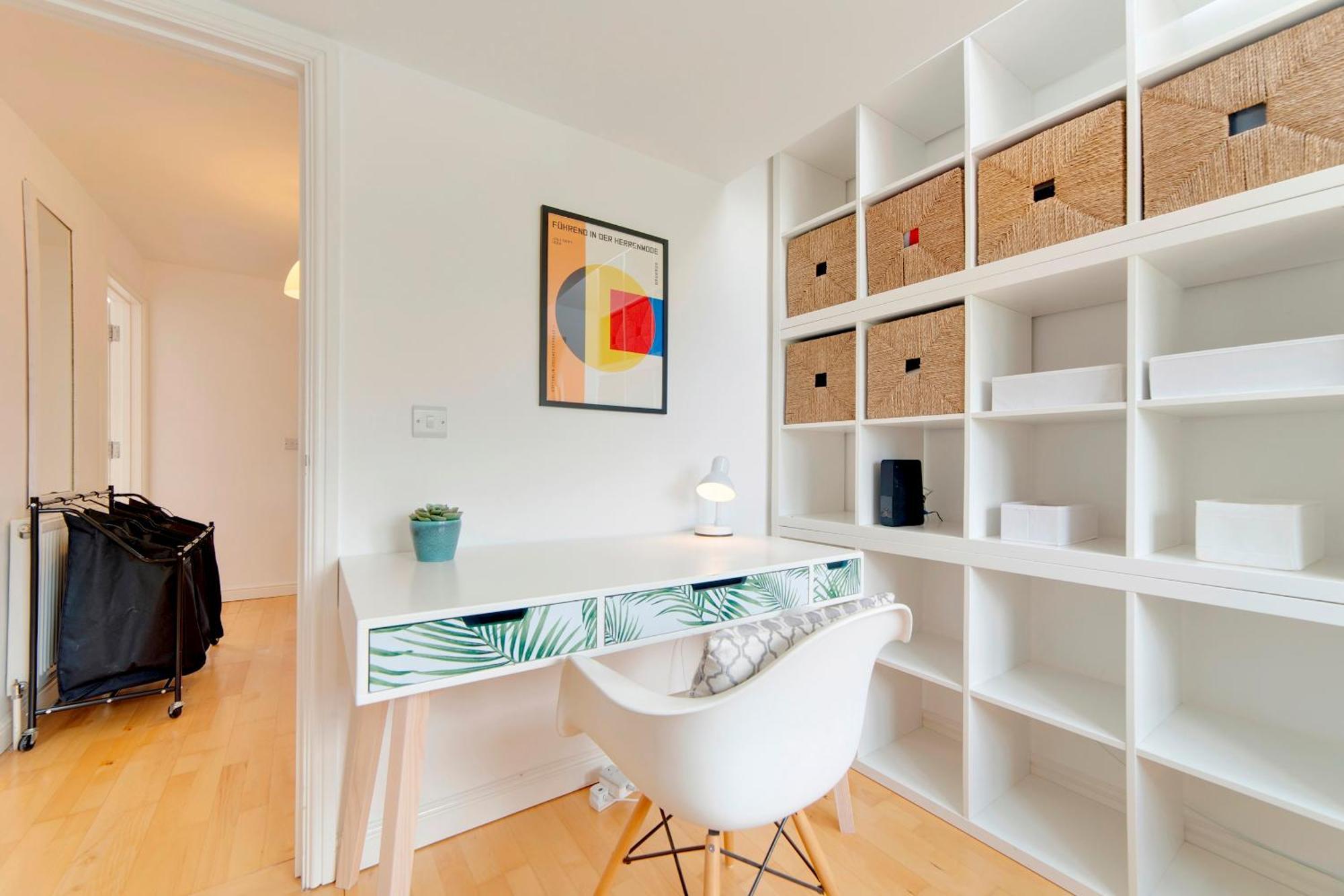 Pass The Keys 49 Byron Square Modern And Spacious 3 Bed With Free Parking *